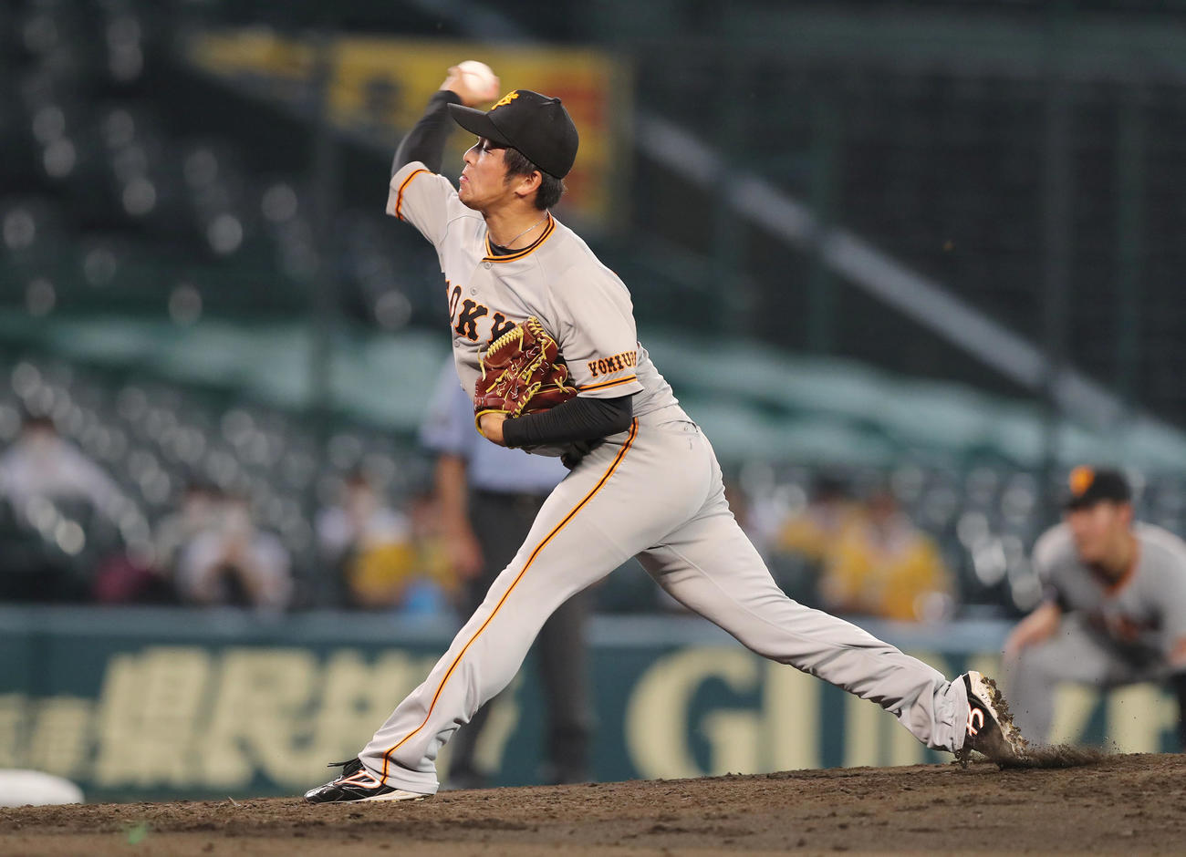 阪神対巨人　4回裏、巨人2番手で登板する沼田（撮影・前田充）