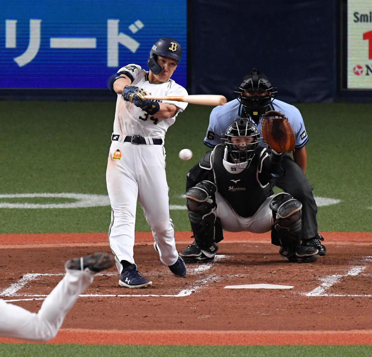 オリックス対ロッテ　3回裏オリックス1死三塁、吉田正は福田は迎える二塁ゴロを放つ（撮影・前岡正明）