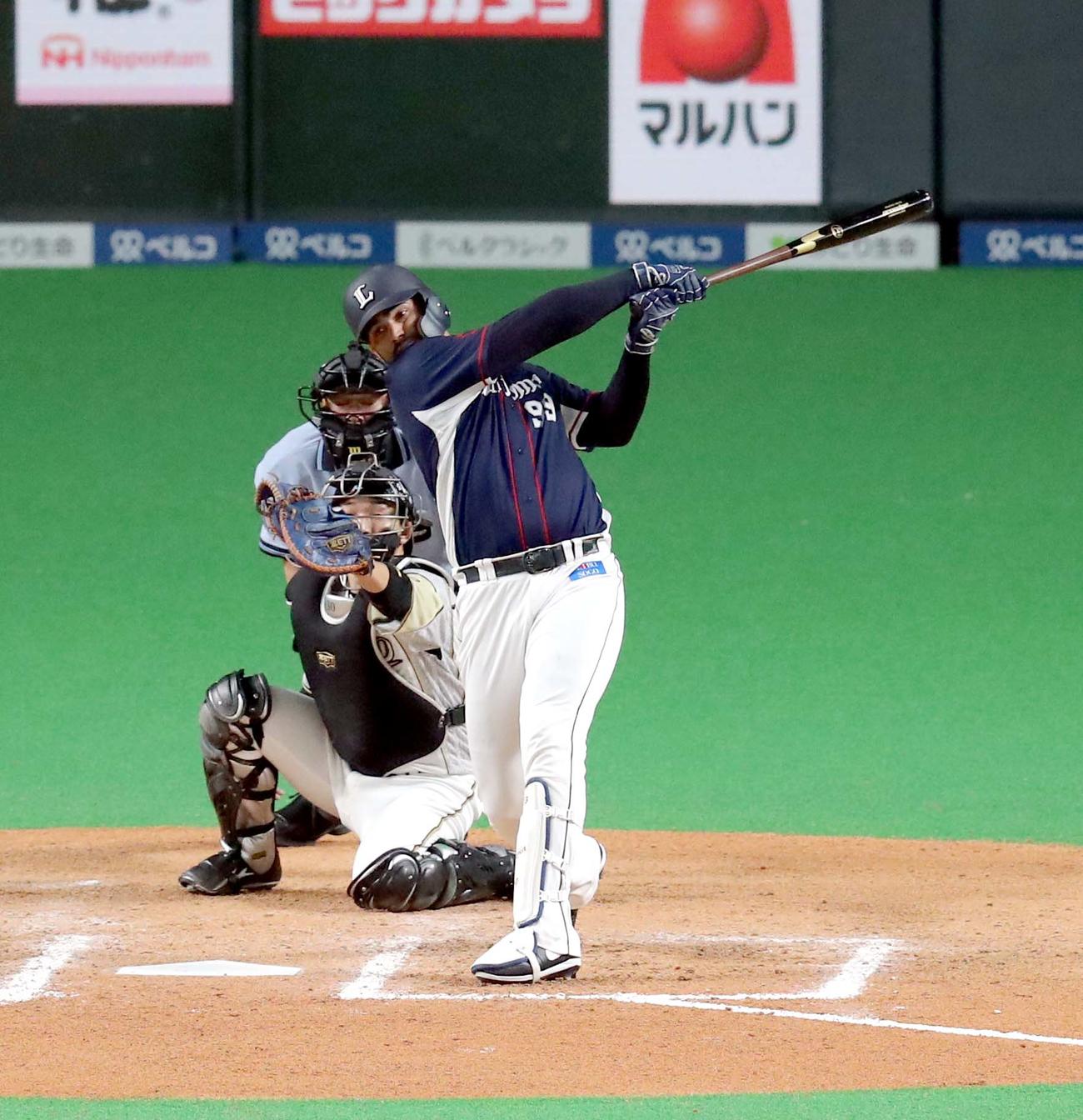 日本ハム対西武　8回表西武2死満塁、メヒアは三振に終わる（撮影・佐藤翔太）
