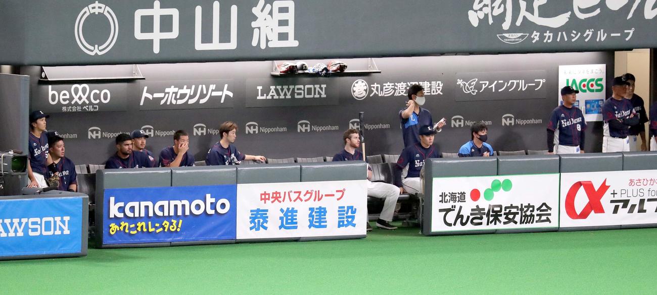 日本ハム対西武　意気消沈の西武ベンチ（撮影・佐藤翔太）