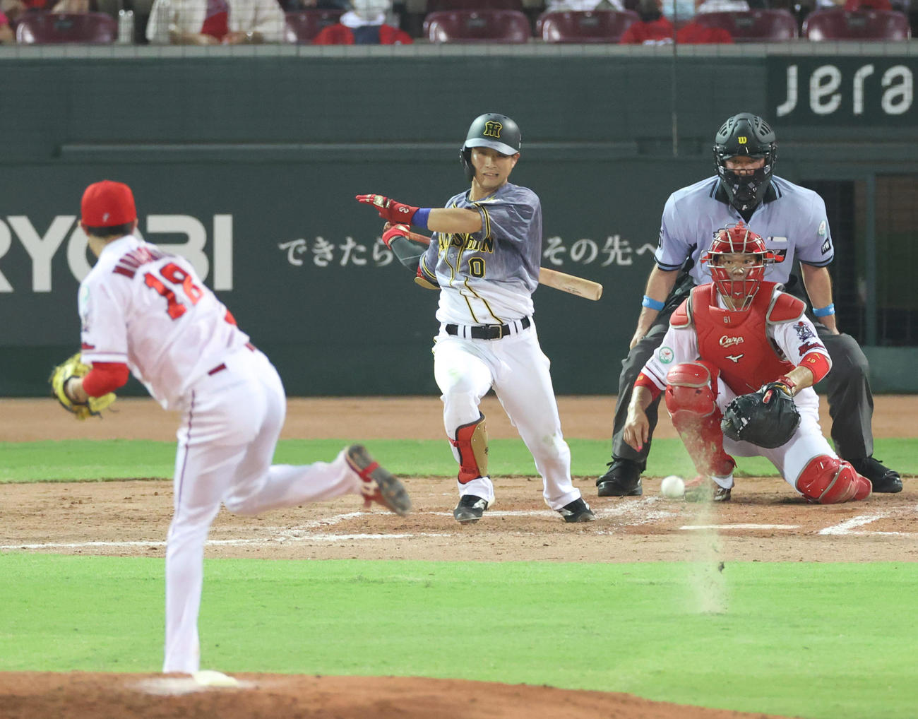 広島対阪神　5回表阪神1死、中前打を放つ木浪聖也（撮影・清水貴仁）