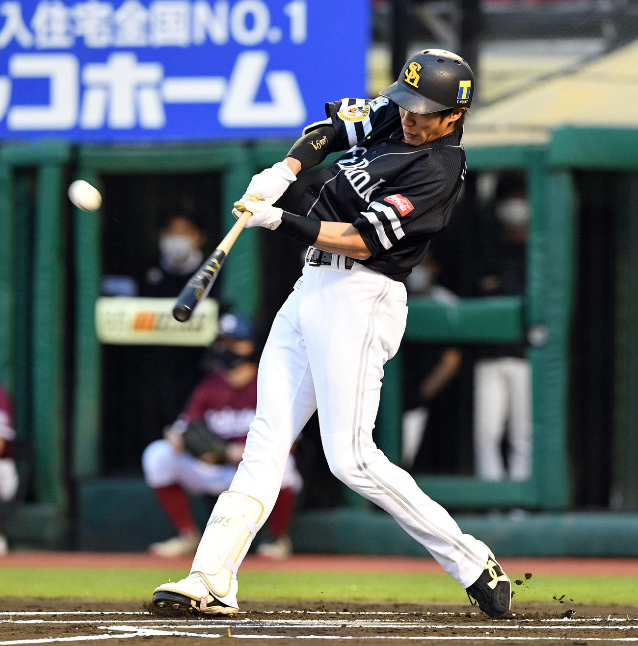 楽天対ソフトバンク　1回表ソフトバンク1死、柳田は右中間へソロ本塁打を放つ（撮影・滝沢徹郎）