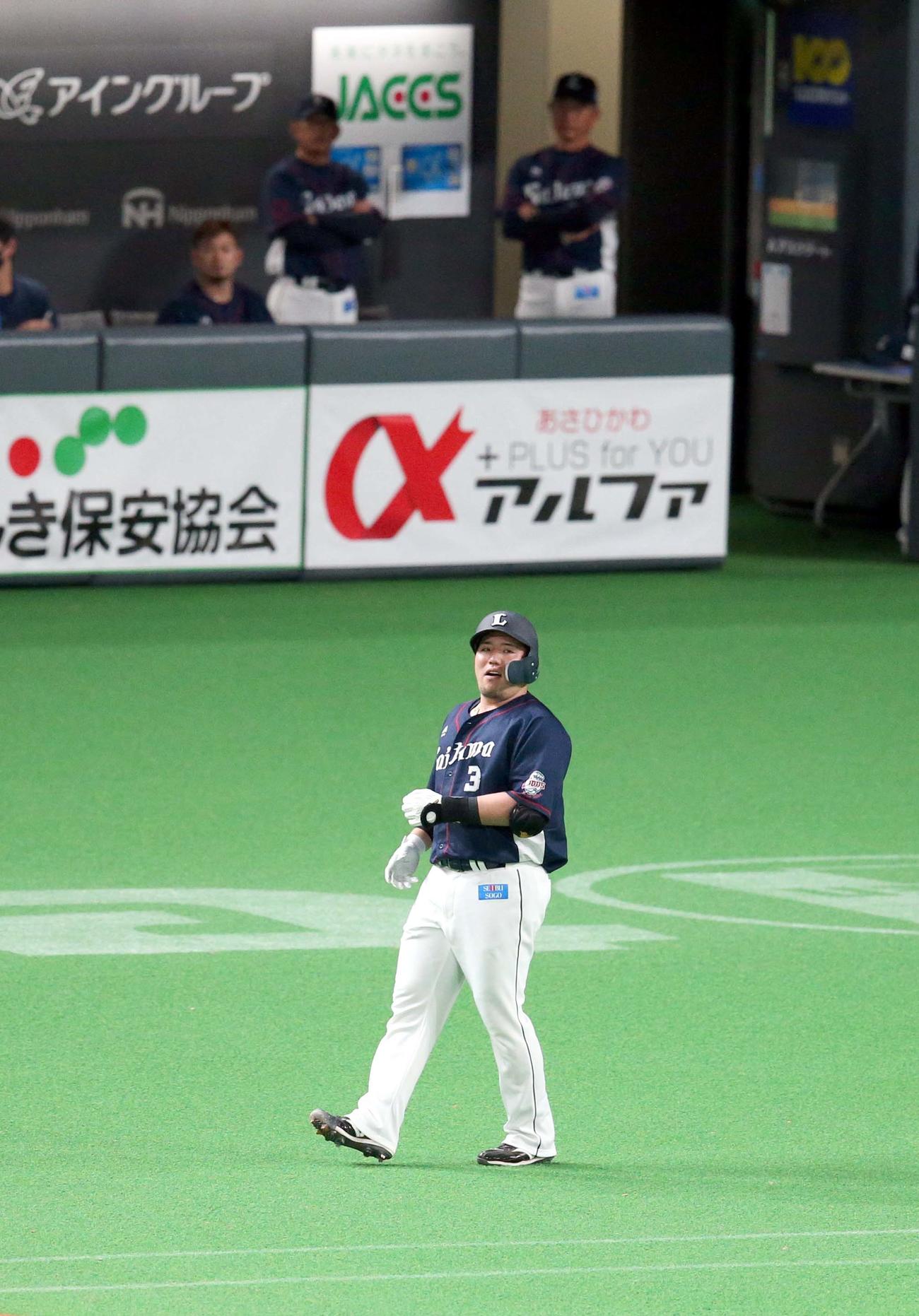 日本ハム対西武　9回表西武無死二塁、右飛に終わり悔しがる山川（撮影・黒川智章）