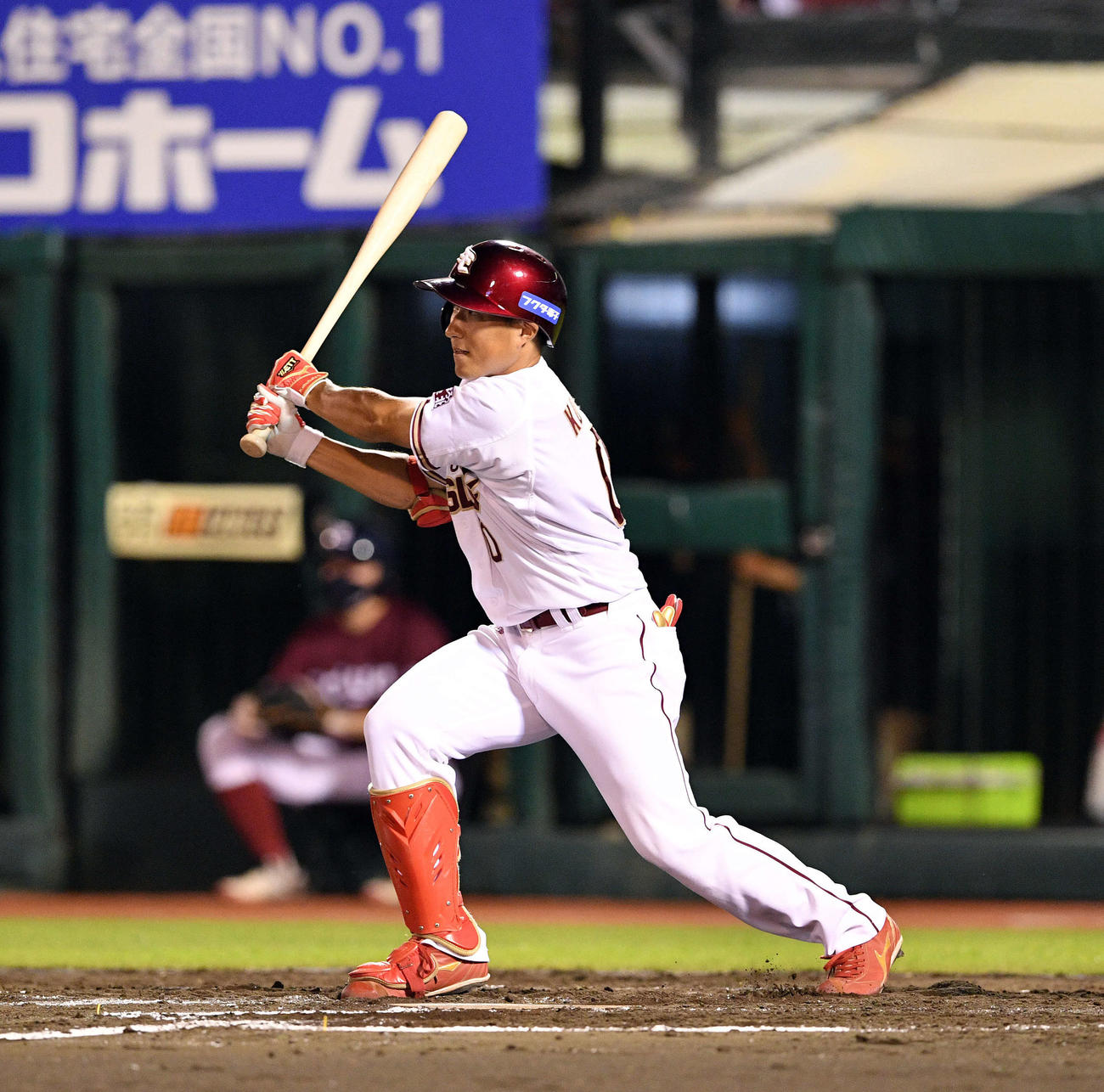 楽天対ソフトバンク　7回裏楽天1死一、三塁、小深田は右翼に走者一掃の2点適時三塁打を放ち逆転する（撮影・滝沢徹郎）