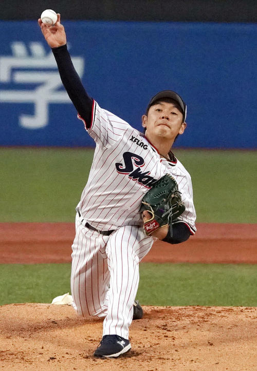 ヤクルト対DeNA　ヤクルト先発の小川（撮影・狩俣裕三）
