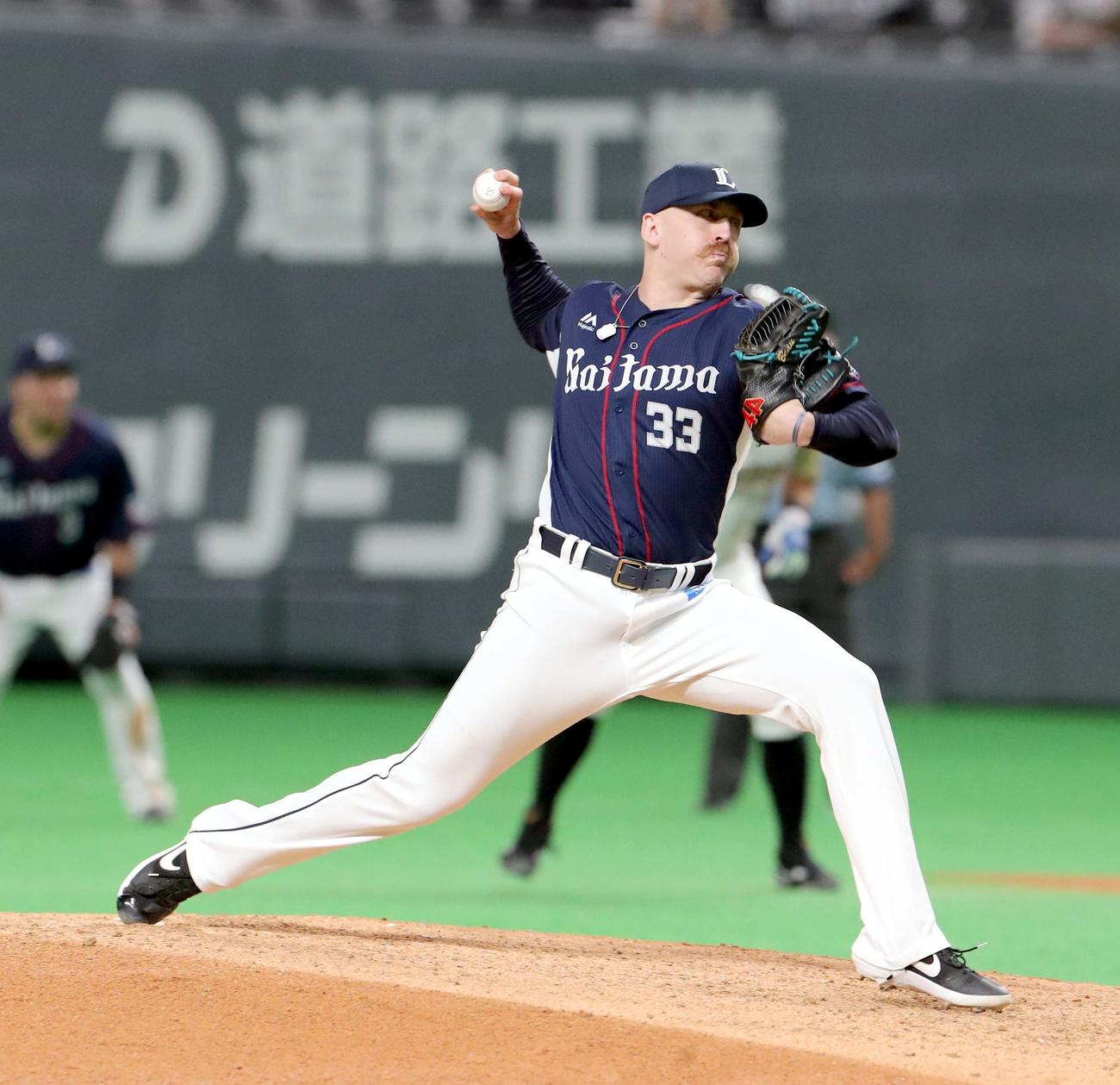 日本ハム対西武　7回途中から登板する西武ギャレット（撮影・佐藤翔太）