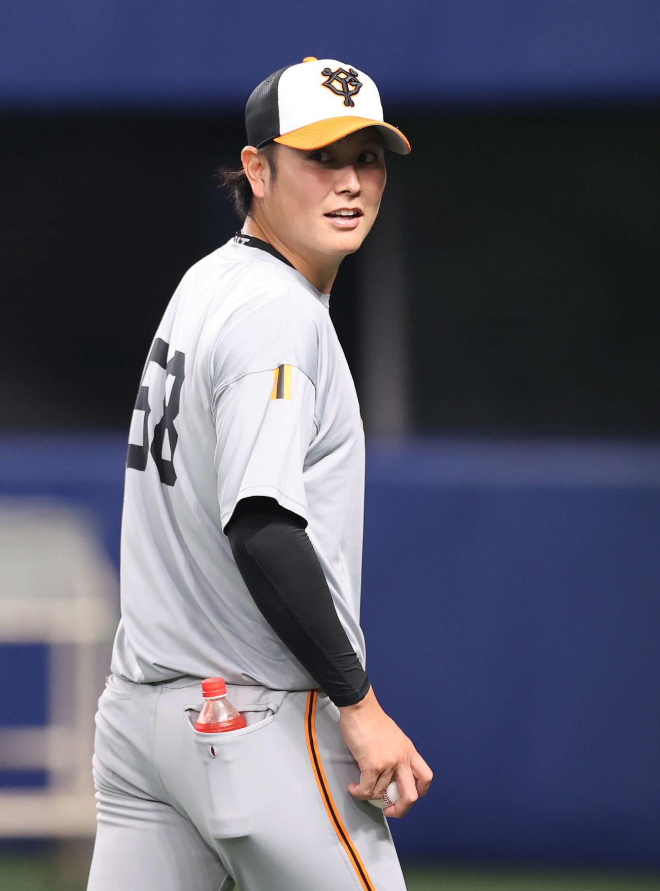 中日対巨人　試合前練習を終え引き揚げる巨人宮国（撮影・河野匠）