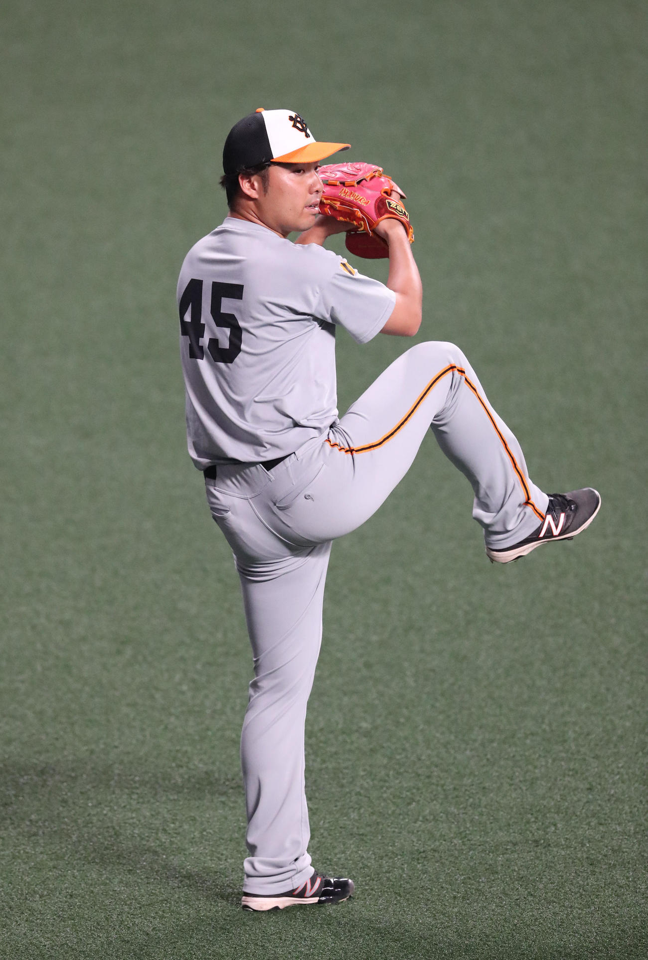 中日対巨人　キャッチボールする今村信貴（撮影・白石智彦）