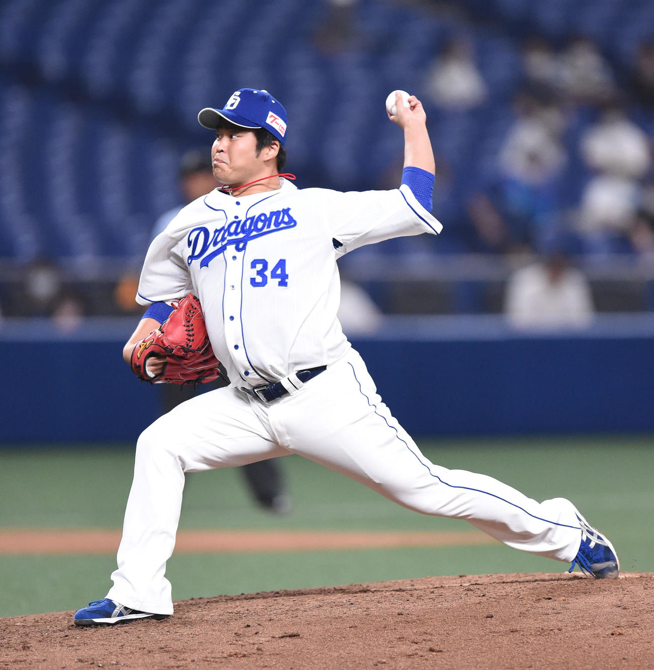 プロ野球中日対巨人　7回表、中日2番手で登板する福敬登（撮影・森本幸一）