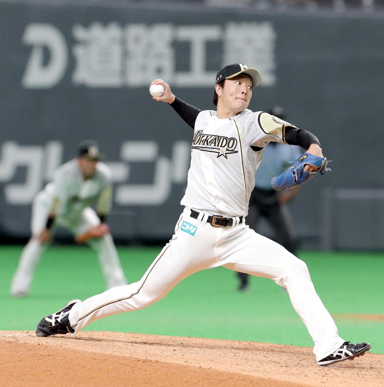 日本ハム対西武　9回から登板する日本ハム玉井（撮影・佐藤翔太）