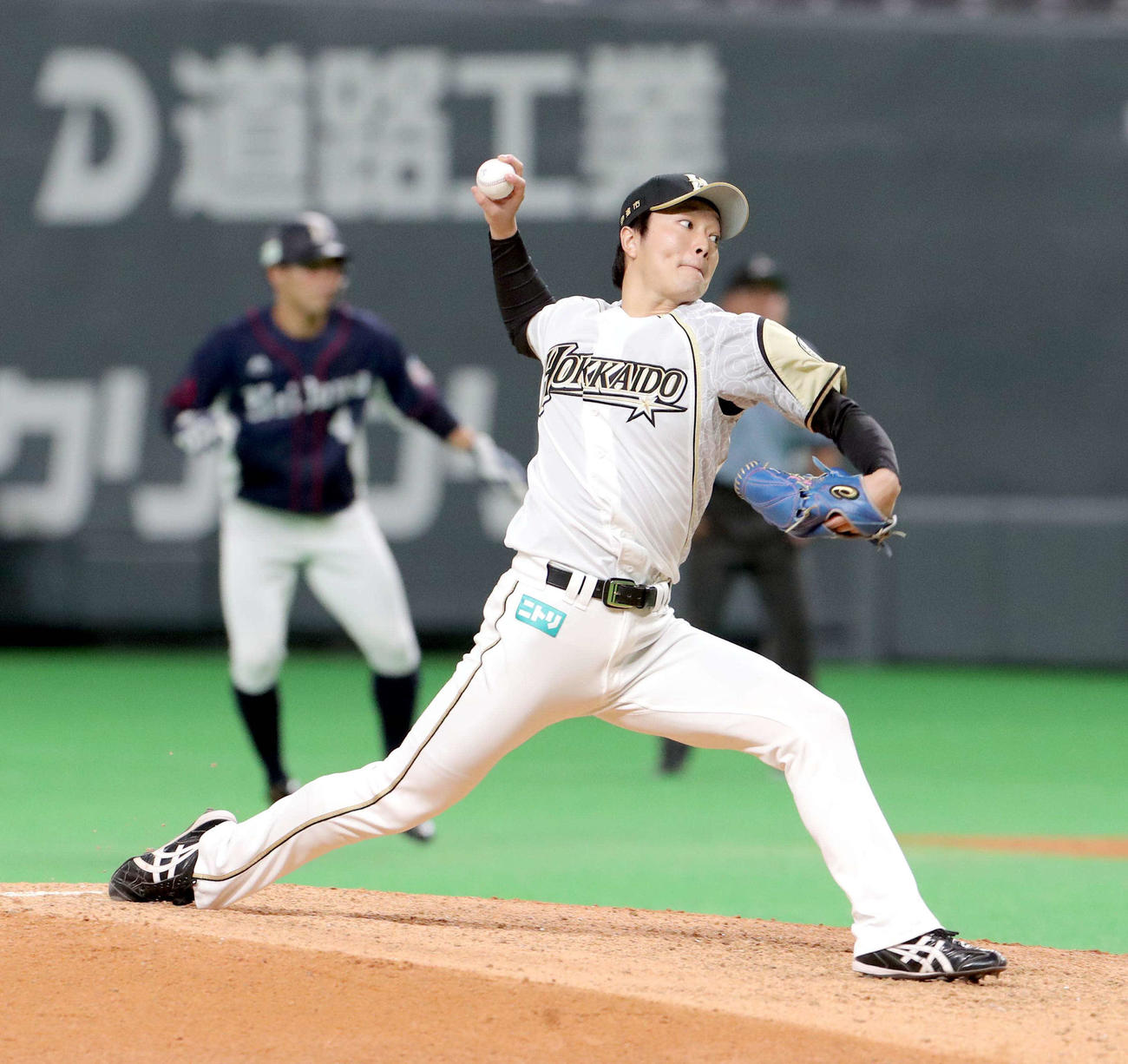 日本ハム対西武　8回途中から登板する日本ハム玉井（撮影・佐藤翔太）