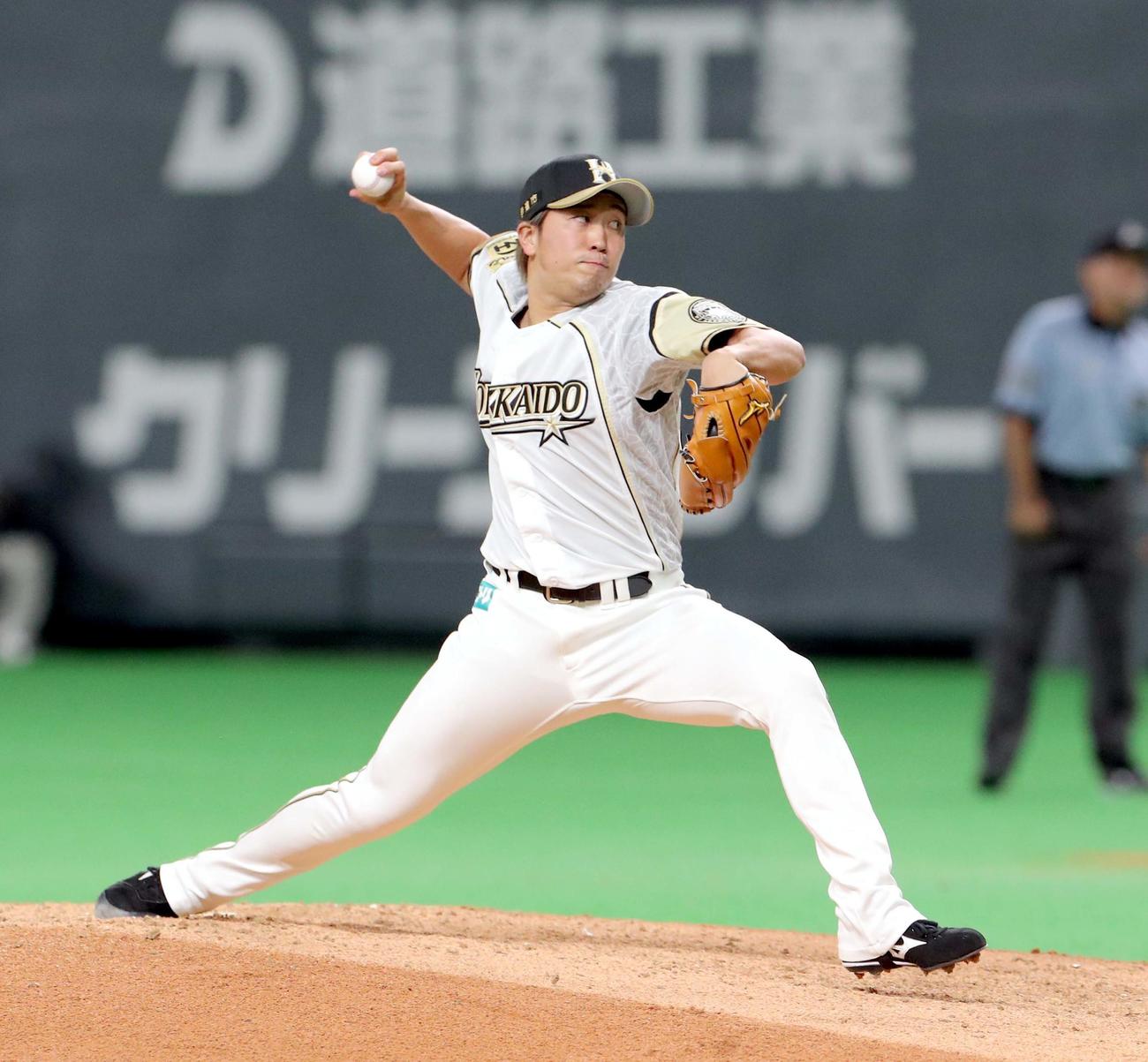 日本ハム対西武　7回から登板する日本ハム井口（撮影・佐藤翔太）