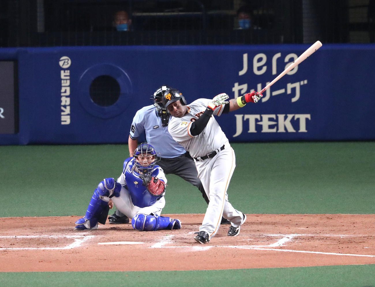 7回表巨人1死二塁、左適時打二塁打を放つゼラス・ウィーラー（撮影・白石智彦）