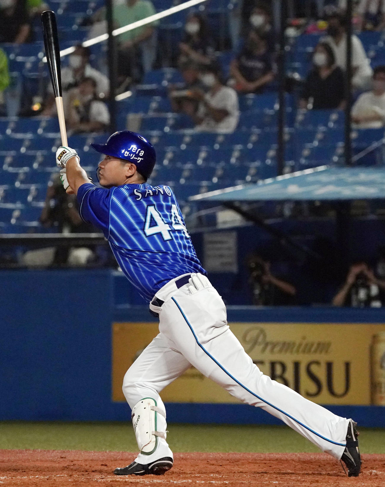 5回表DeNA2死二塁、本塁打を放つ佐野（撮影・狩俣裕三）