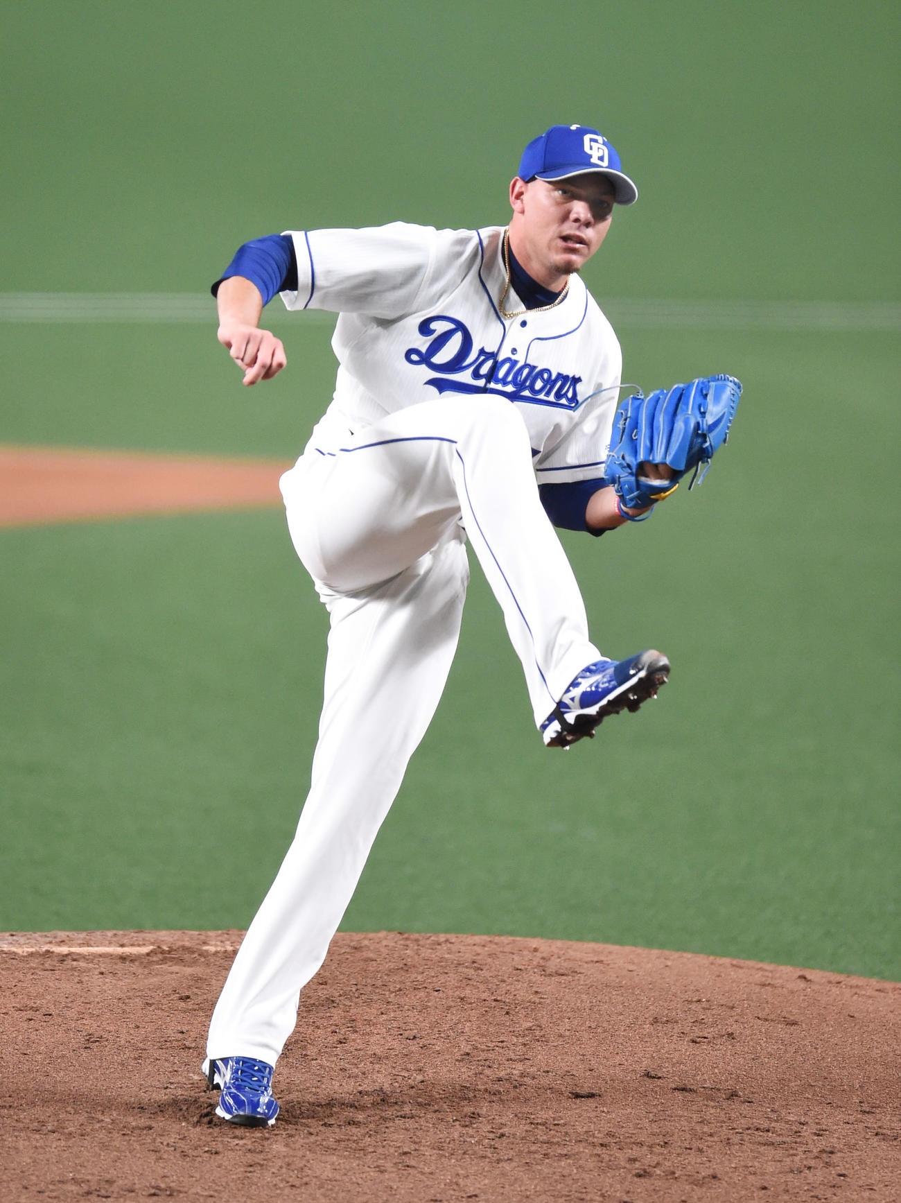 プロ野球中日対巨人　2回表、マウンド上、躍動する中日先発のヤリエル・ロドリゲス（撮影・森本幸一）