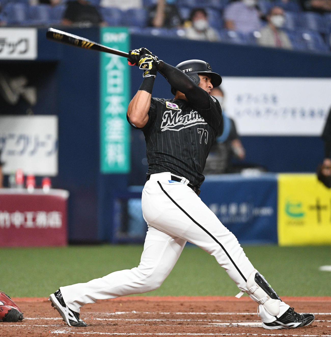 マーティンは先制ソロ本塁打を放つ　塁（撮影・渦原淳）