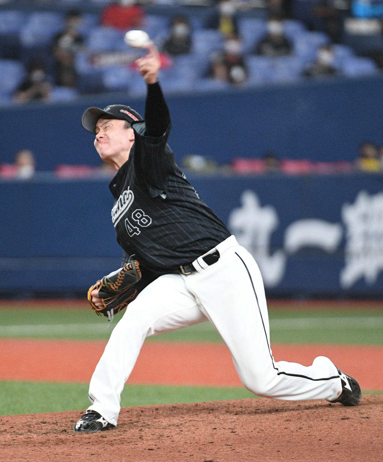 力投するロッテ先発の中村稔弥（撮影・渦原淳）
