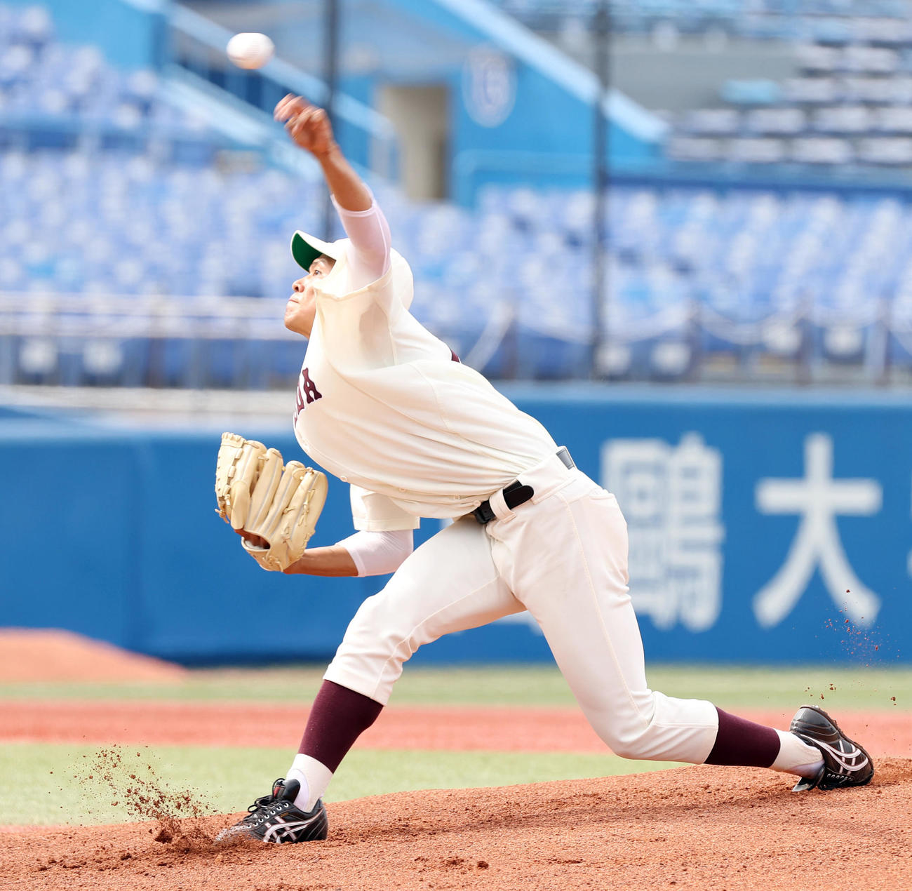 明大対早大　力投する早大先発の早川（撮影・垰建太）