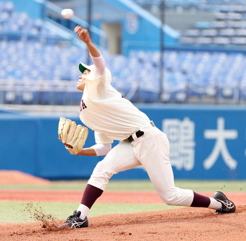 明大対早大　力投する早大先発の早川（撮影・垰建太）