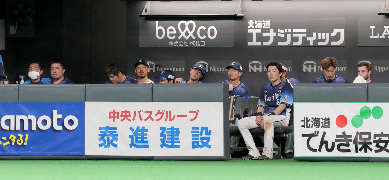 日本ハム対西武　意気消沈の西武ベンチ（撮影・佐藤翔太）