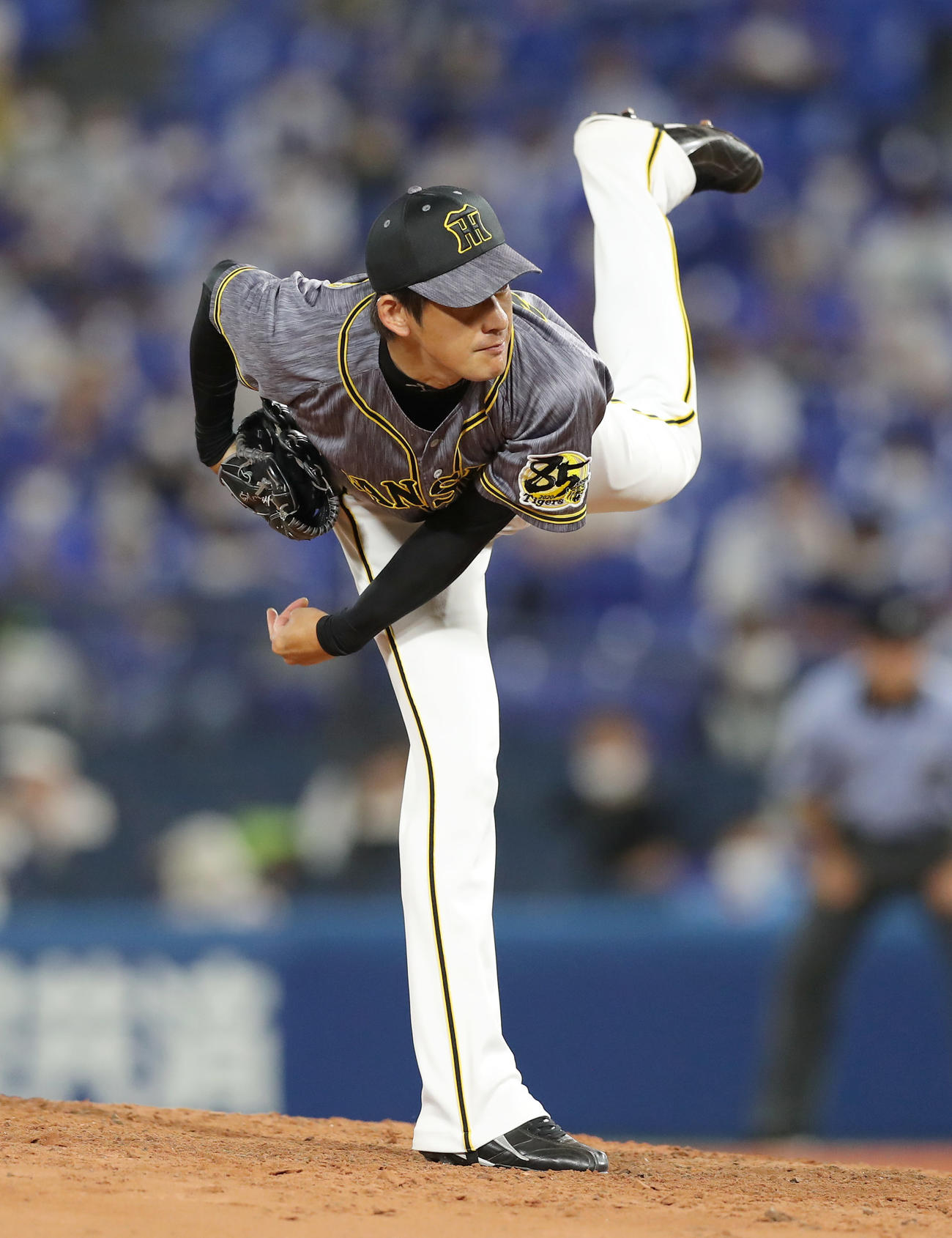 DeNA対阪神　6回裏、阪神3番手で登板する能見（撮影・前田充）
