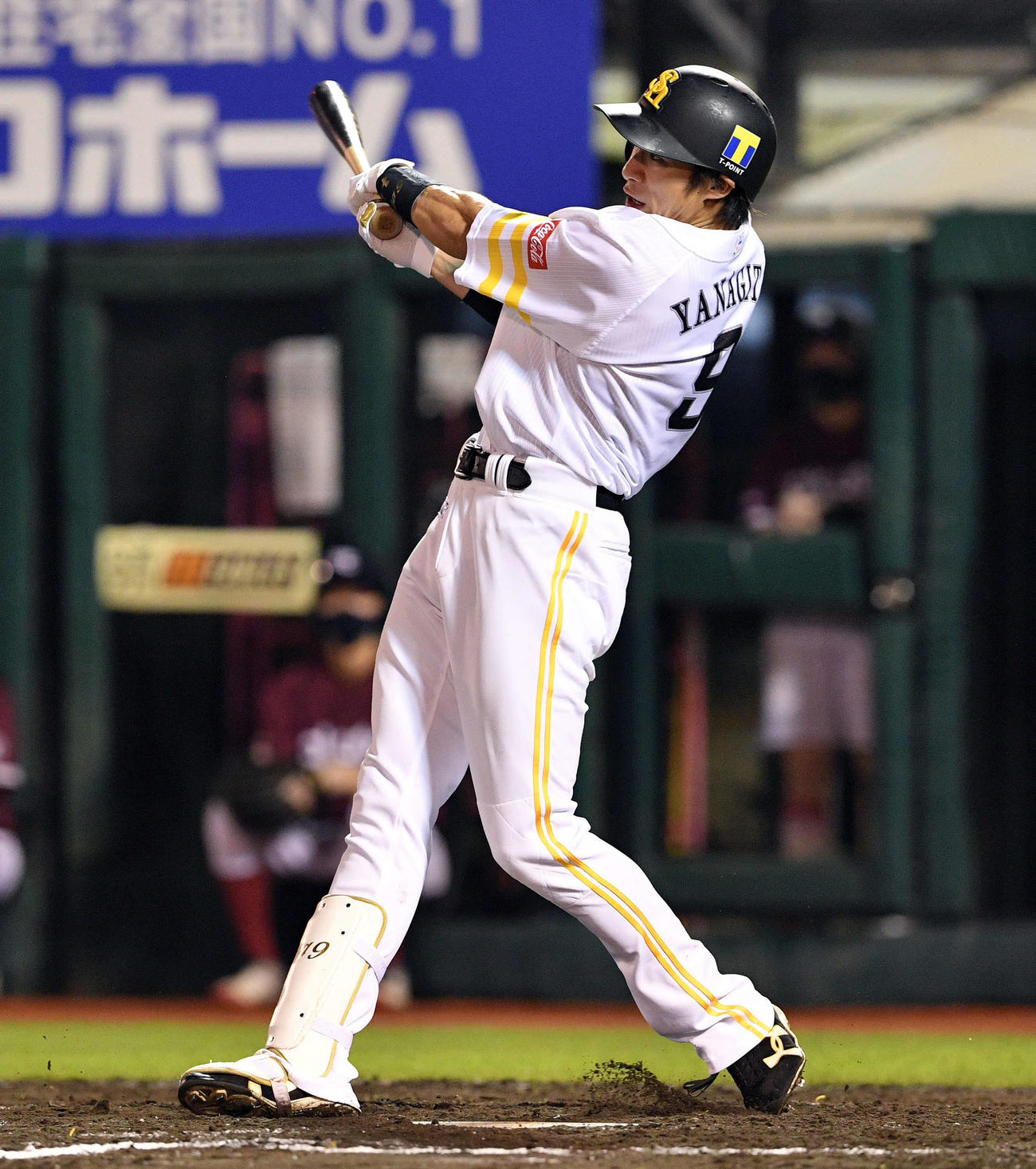 楽天対ソフトバンク　8回表ソフトバンク2死、柳田は右越えソロ本塁打を放つ（撮影・滝沢徹郎）