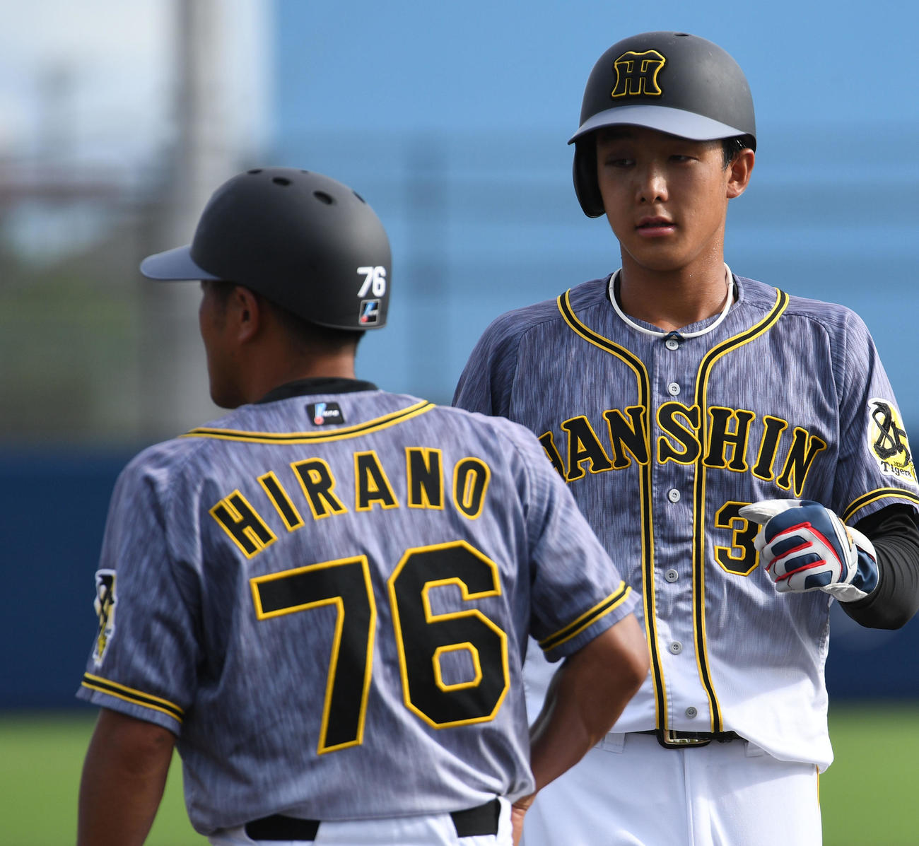 オリックス対阪神　8回表阪神1死、四球で出塁した小幡竜平（撮影・渦原淳）