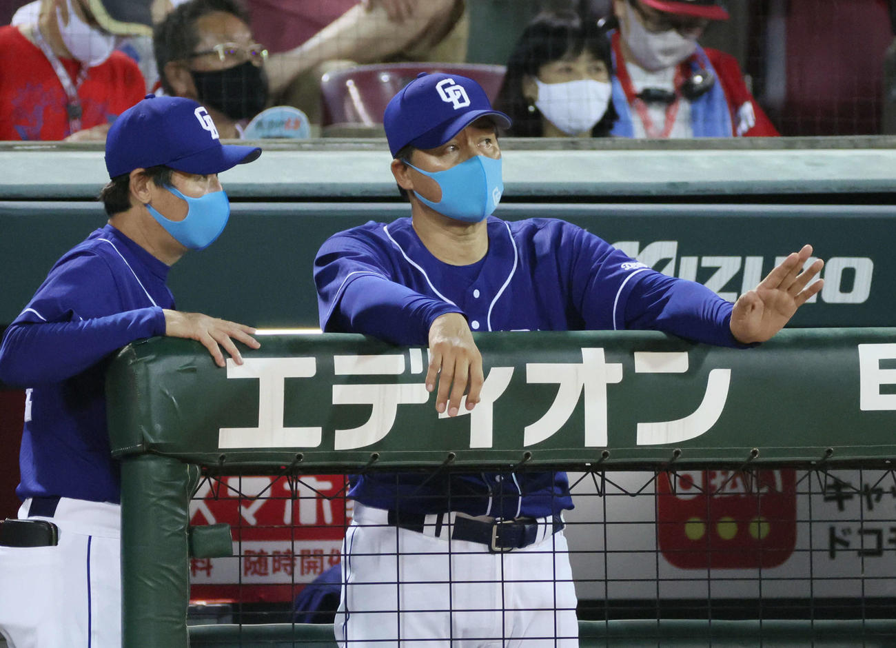 プロ野球広島対中日10回戦　7回表中日、与田監督（撮影・加藤孝規）