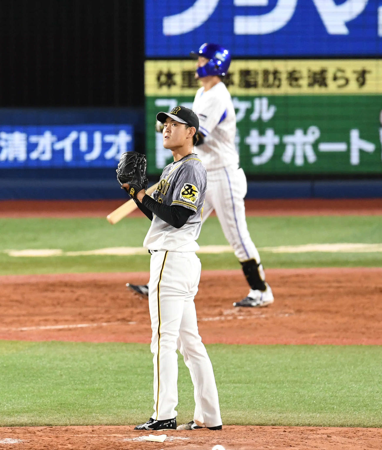 DeNA対阪神　5回裏DeNA1死満塁、望月は大和に押し出し四球を与える（撮影・山崎安昭）