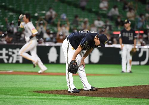 ソフトバンク対オリックス　6回裏ソフトバンク2死一、二塁、斎藤綱記は柳田悠岐に逆転の3点本塁打を浴びる（撮影・今浪浩三）