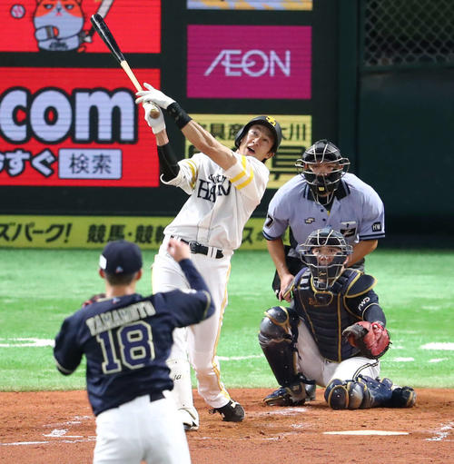 ソフトバンク対オリックス　2回裏ソフトバンク2死二塁、柳田悠岐は中越えに2点本塁打を放つ（撮影・梅根麻紀）