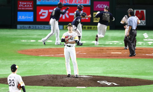 ソフトバンク対オリックス　5回表オリックス2死満塁、T－岡田に逆転となる満塁本塁打を浴びた千賀滉大（撮影・梅根麻紀）
