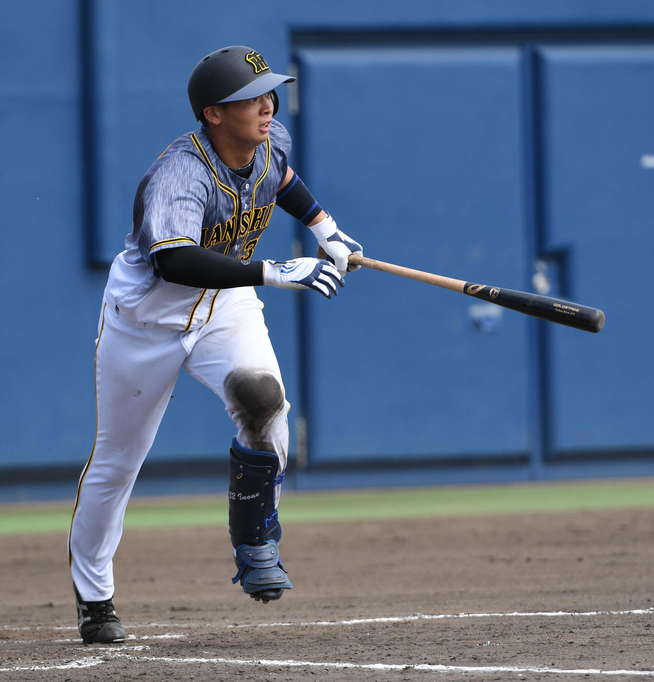 オリックスとの2軍戦で右前打を放つ阪神井上（撮影・渦原淳）