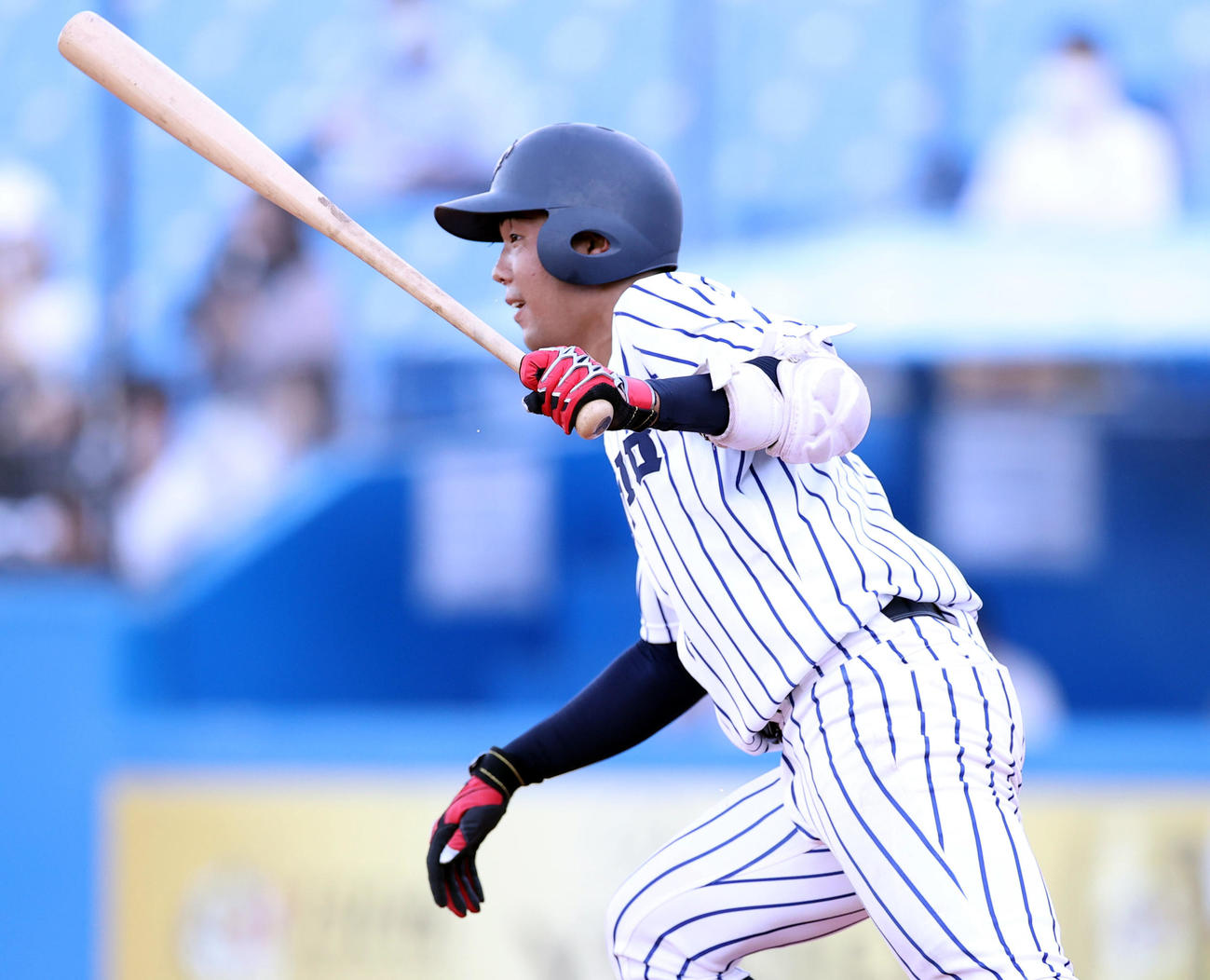 明大対立大　8回裏立大1死、左前打を放つ池田陽（撮影・狩俣裕三）