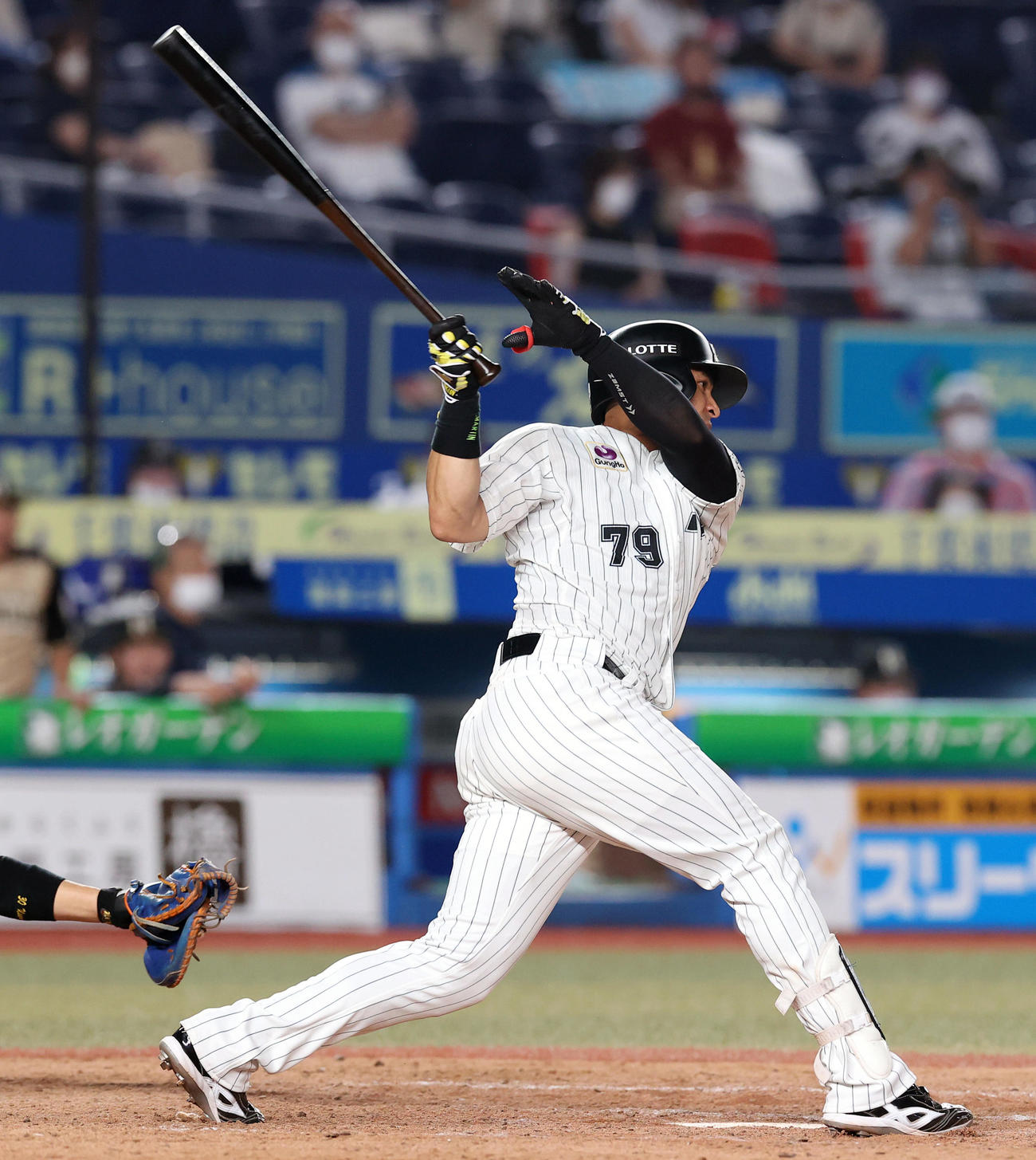 ロッテ対日本ハム　5回裏ロッテ2死一、三塁、逆転の右越え3点本塁打を放つマーティン（撮影・垰建太）