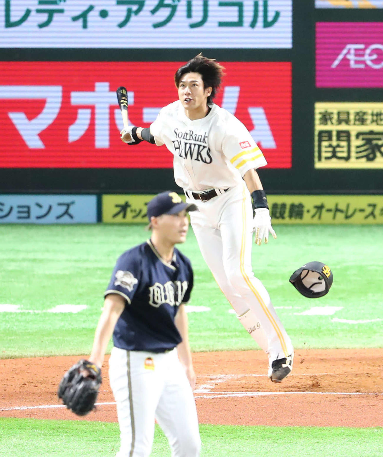 ソフトバンク対オリックス　6回裏ソフトバンク2死一、二塁、柳田は右越えに逆転となる3点本塁打を放つ（撮影・梅根麻紀）