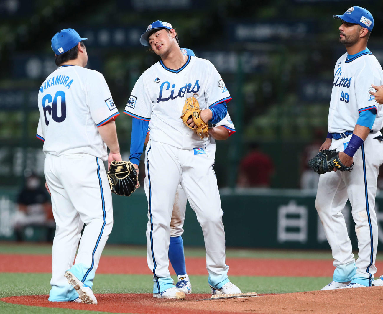 西武対楽天　6回途中降板する西武先発の高橋光（撮影・足立雅史）