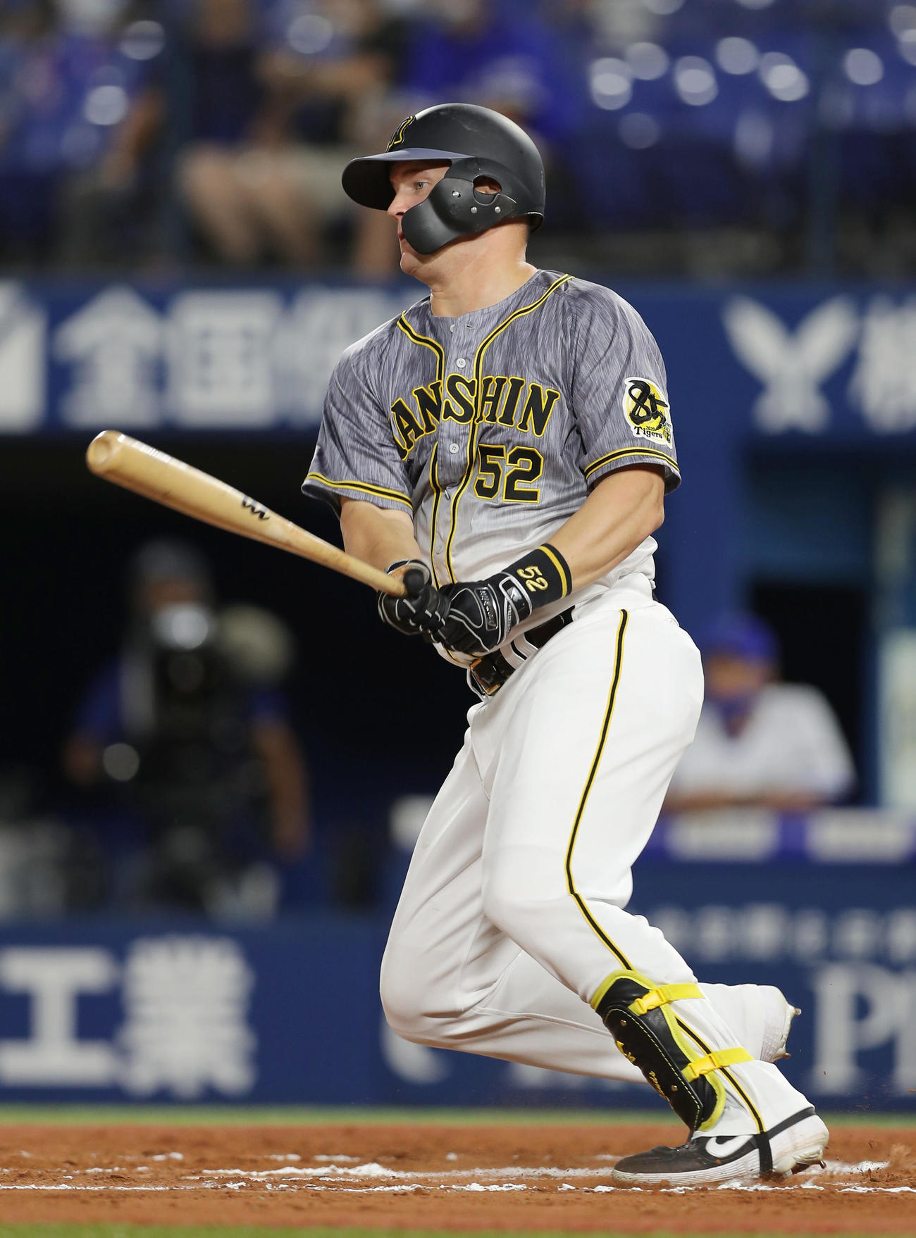 DeNA対阪神　6回表阪神無一、二塁、左前適時打を放つサンズ（撮影・前田充）