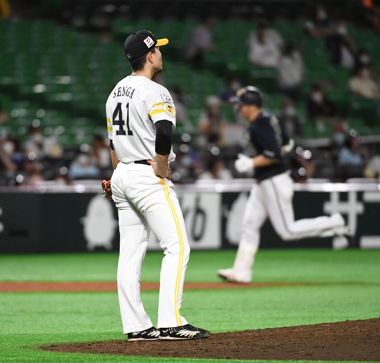 ソフトバンク対オリックス　5回表オリックス1死満塁、先発の千賀滉大はT－岡田に逆転の満塁本塁打を浴びる（撮影・今浪浩三）