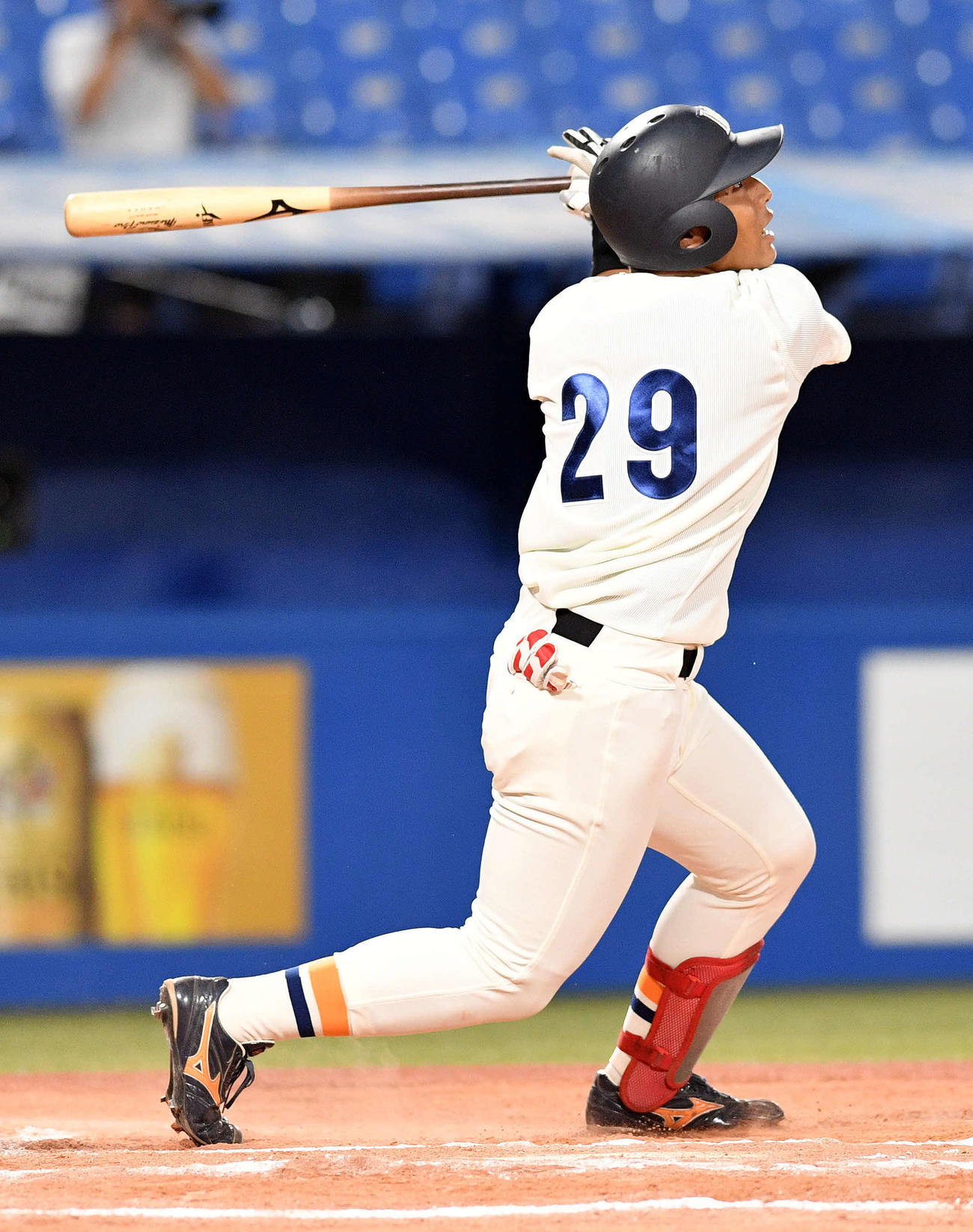 早大対法大　タイブレーク10回裏法大1死満塁、神野はサヨナラの中犠飛を放つ（撮影・滝沢徹郎）