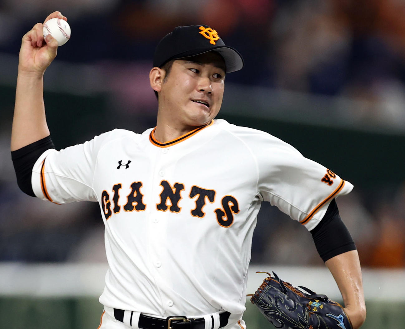 巨人対ヤクルト　巨人先発の菅野（撮影・狩俣裕三）