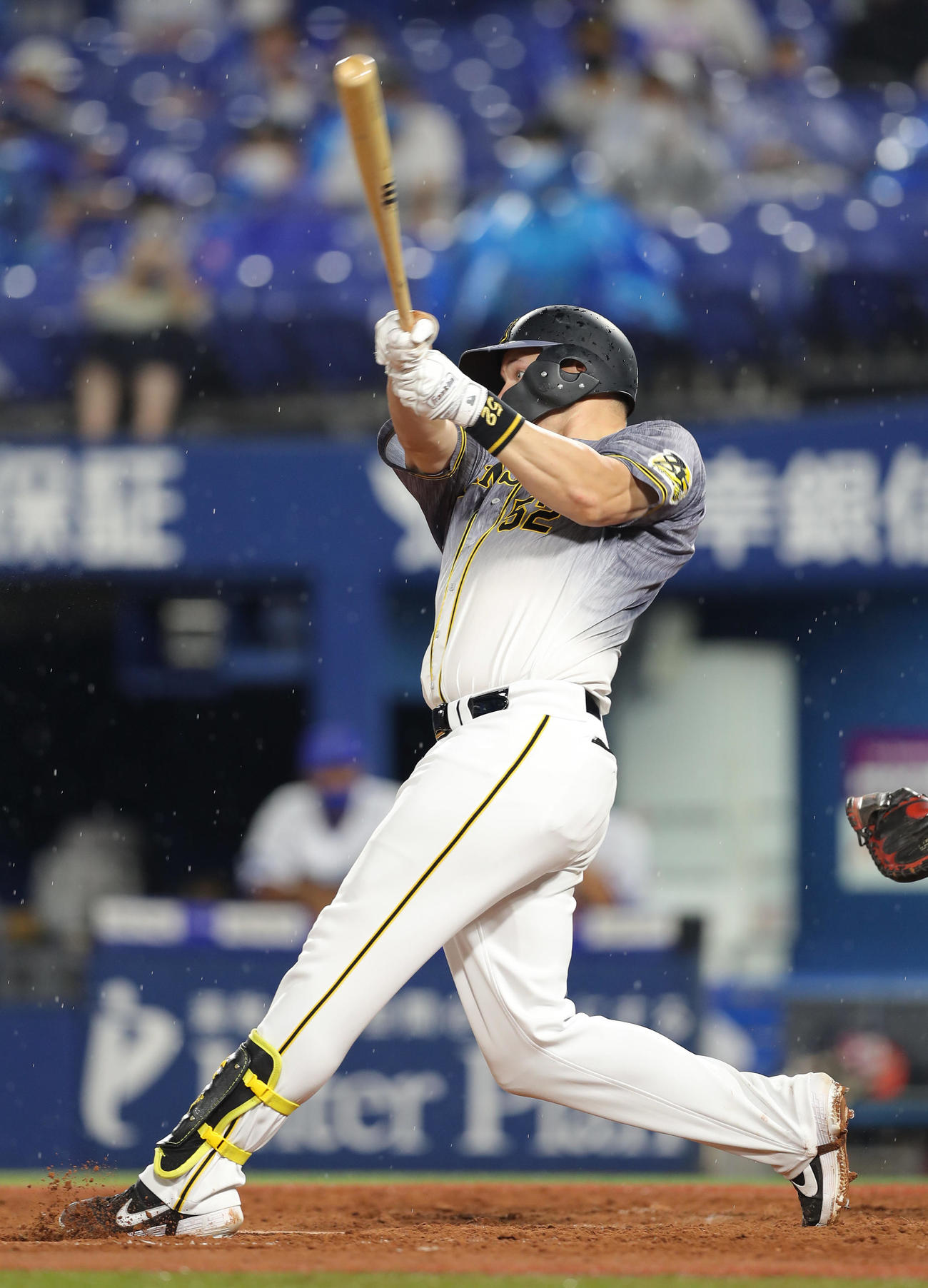 DeNA対阪神　4回表阪神2死、サンズは左越え本塁打を放つ（撮影・前田充）