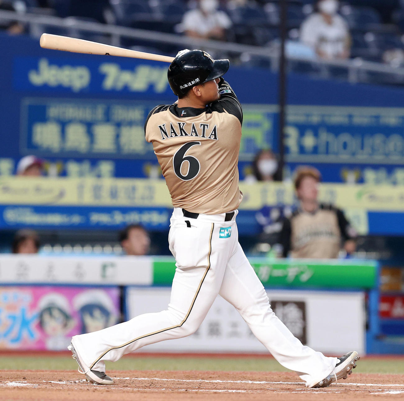 ロッテ対日本ハム　1回表日本ハム2死一塁、先制の2点本塁打を放つ中田（撮影・垰建太）