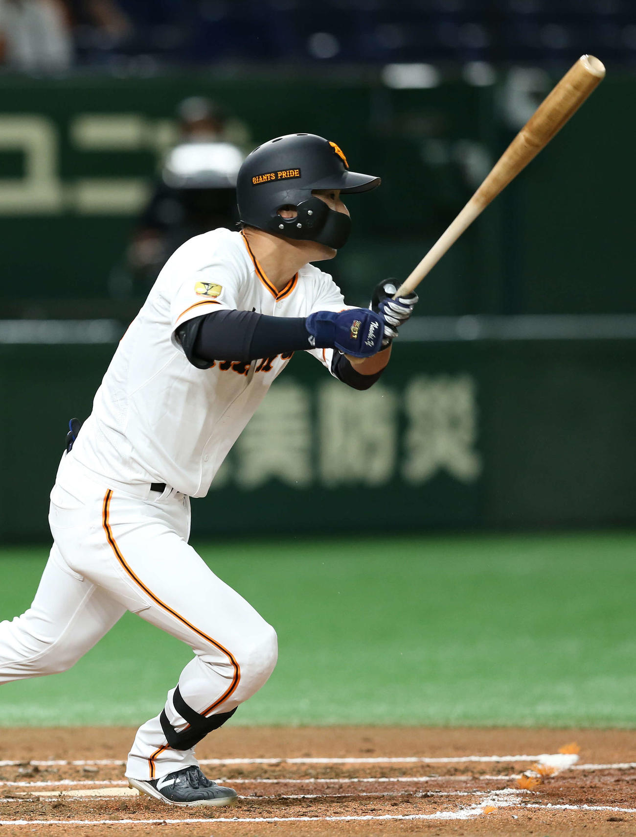 巨人対ヤクルト　2回裏巨人1死二、三塁、2点適時打を放つ吉川尚（撮影・河野匠）