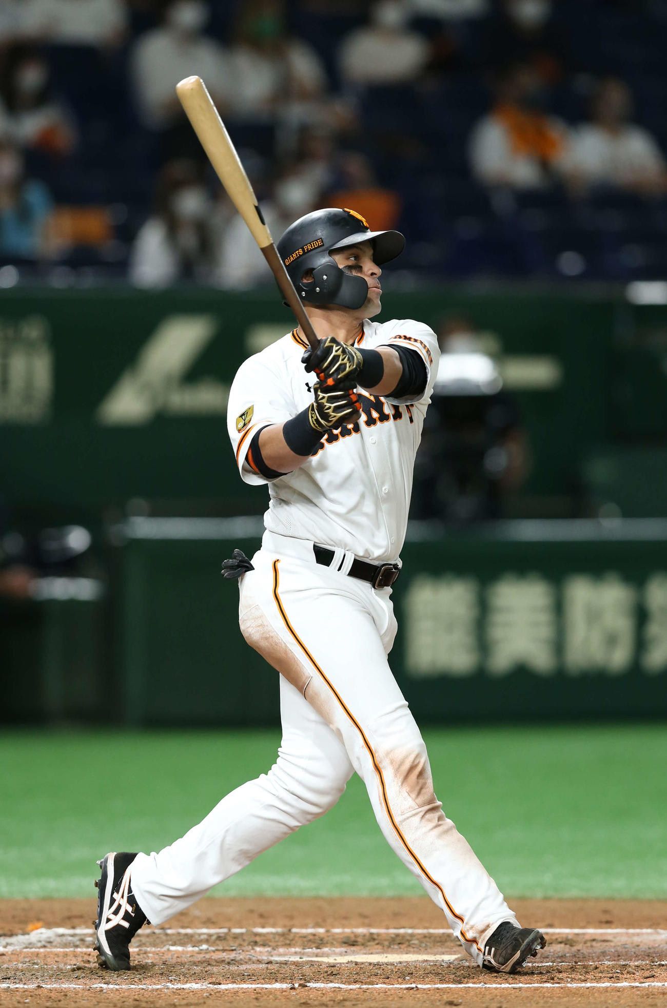 巨人対ヤクルト　2回裏巨人2死、右越え本塁打を放つパーラ（撮影・河野匠）