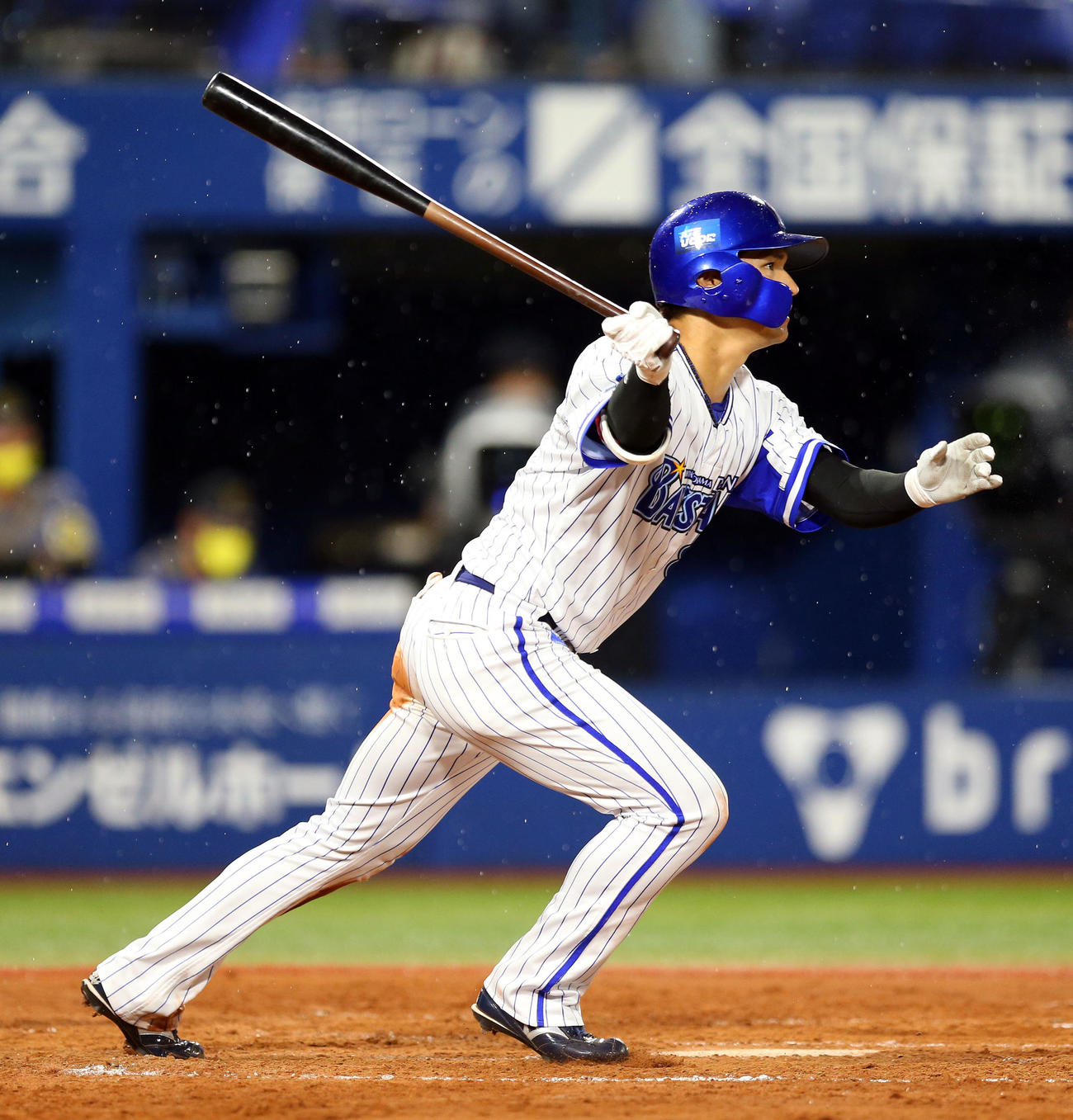 DeNA対阪神　2回裏DeNA2死三塁、右前適時打を放つDeNA神里（撮影・大野祥一）