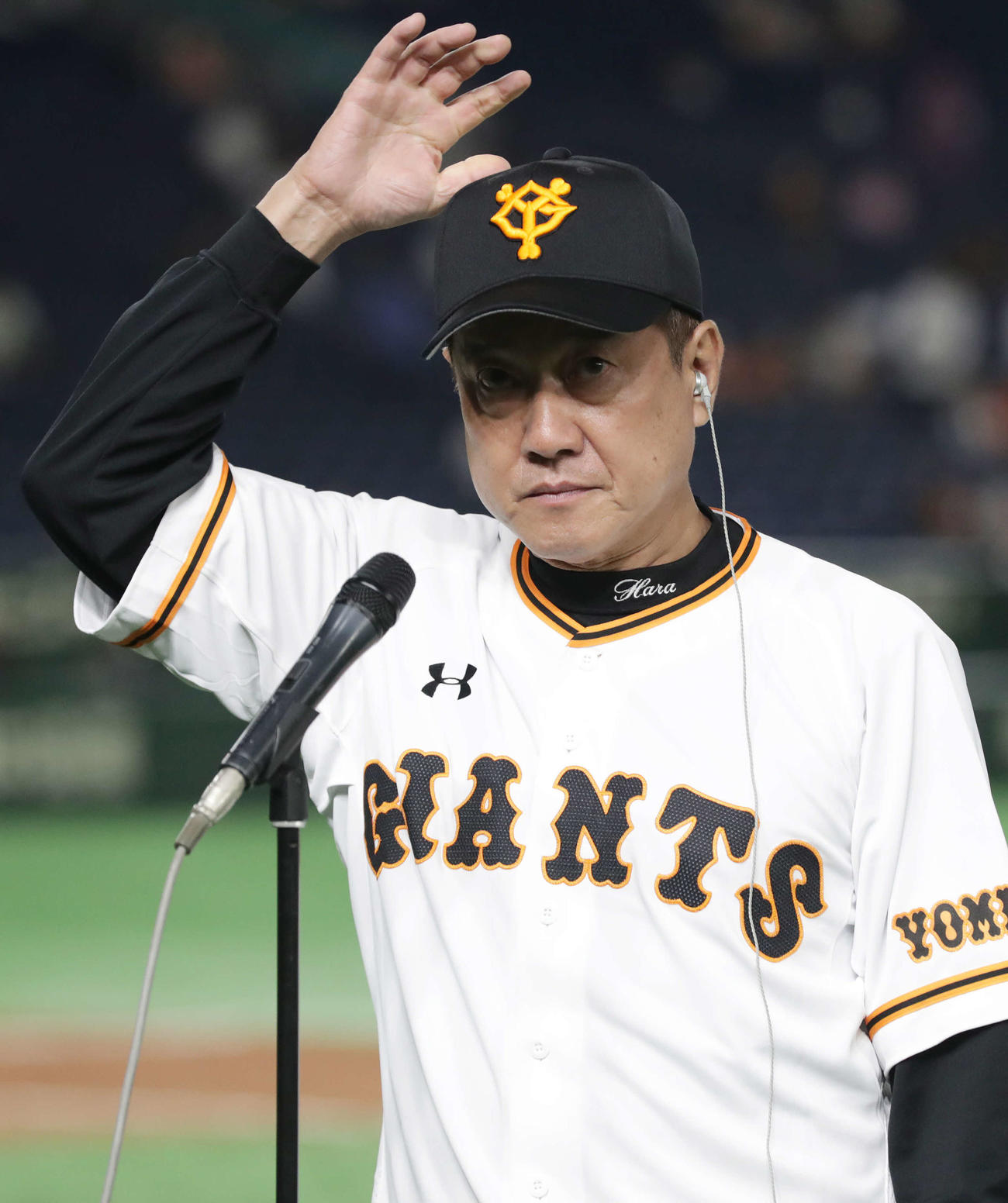 巨人対ヤクルト　ヤクルトを下し、インタビューに応じた原監督（撮影・河野匠）