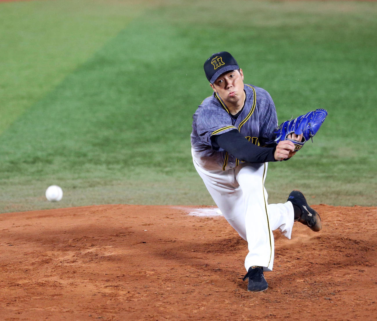 DeNA対阪神　先発の阪神青柳（撮影・大野祥一）
