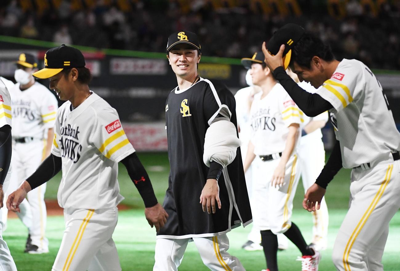 ソフトバンク対オリックス　4勝目を挙げた和田毅（撮影・今浪浩三）
