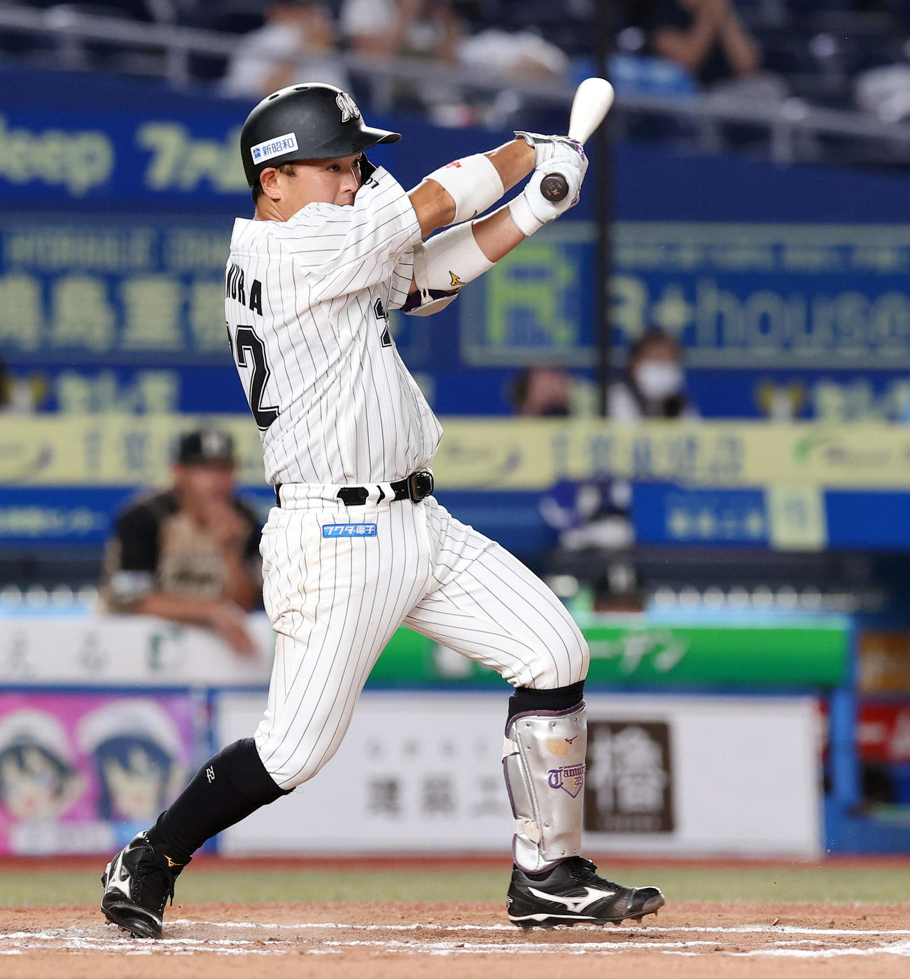 ロッテ対日本ハム　6回裏ロッテ2死、右前安打を放つ田村（撮影・垰建太）